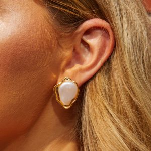Shelly Organic Pearl Stud Earrings
