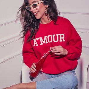 Sweet Amour Graphic Sweatshirt